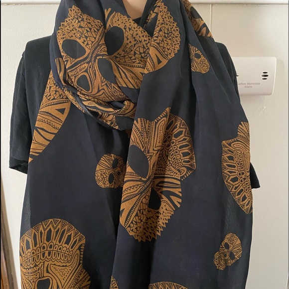 Scarf - Picture 2 of 2